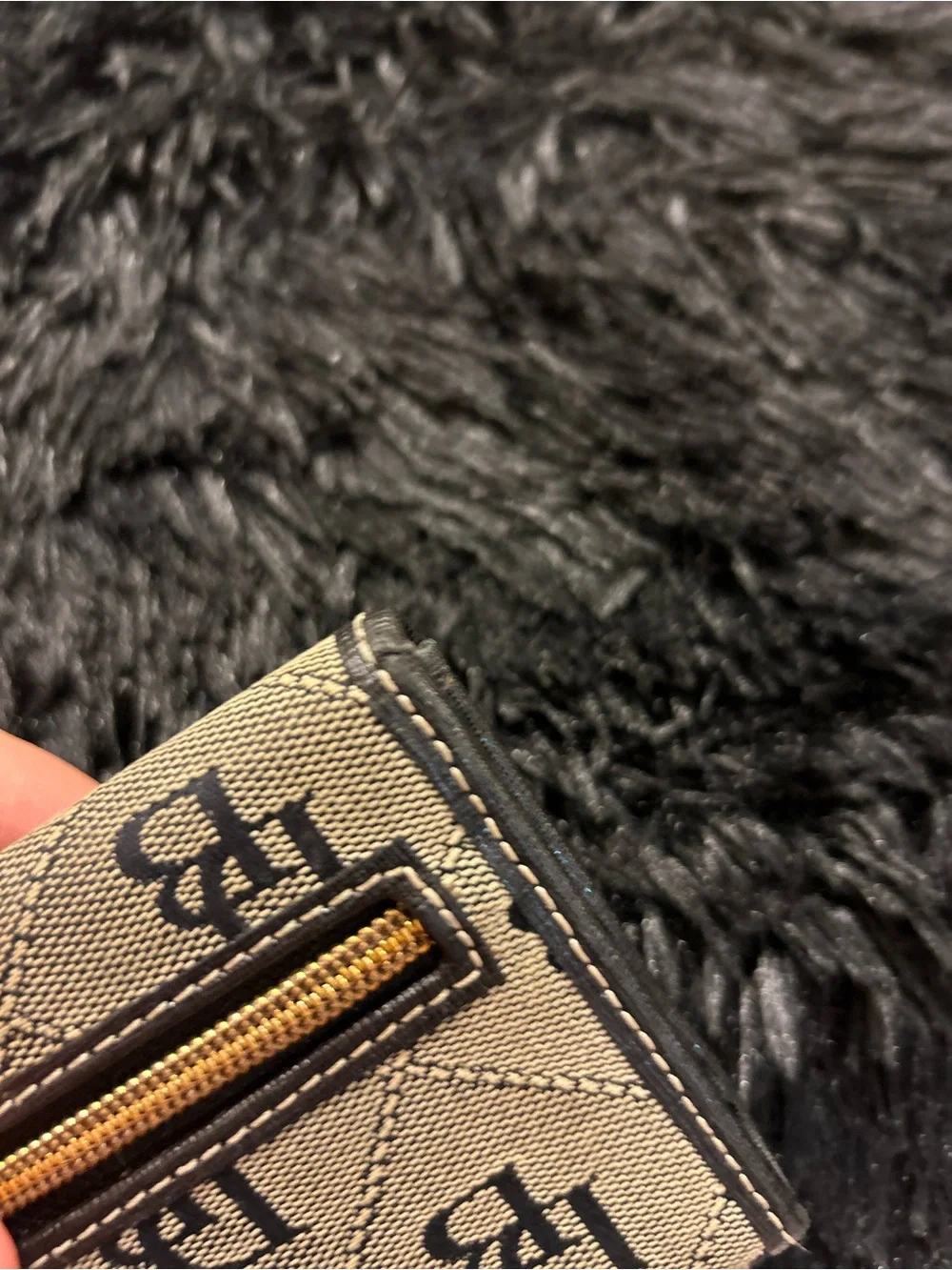 Dooney & Bourke classic dooney
